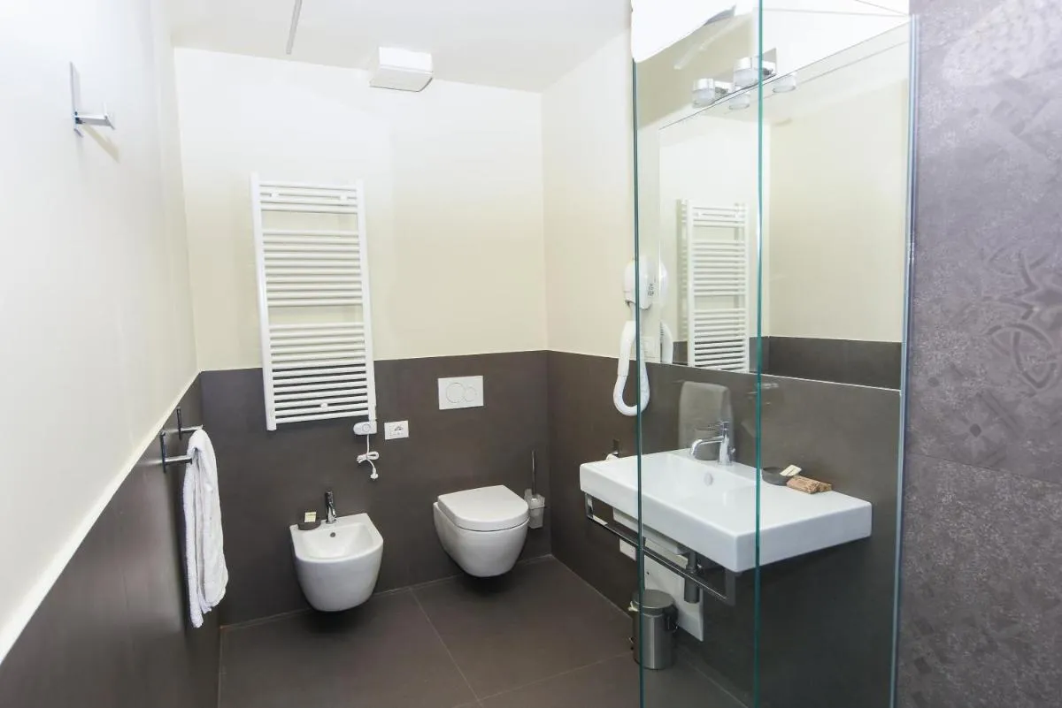 Image 2 of 3 Amici Suites