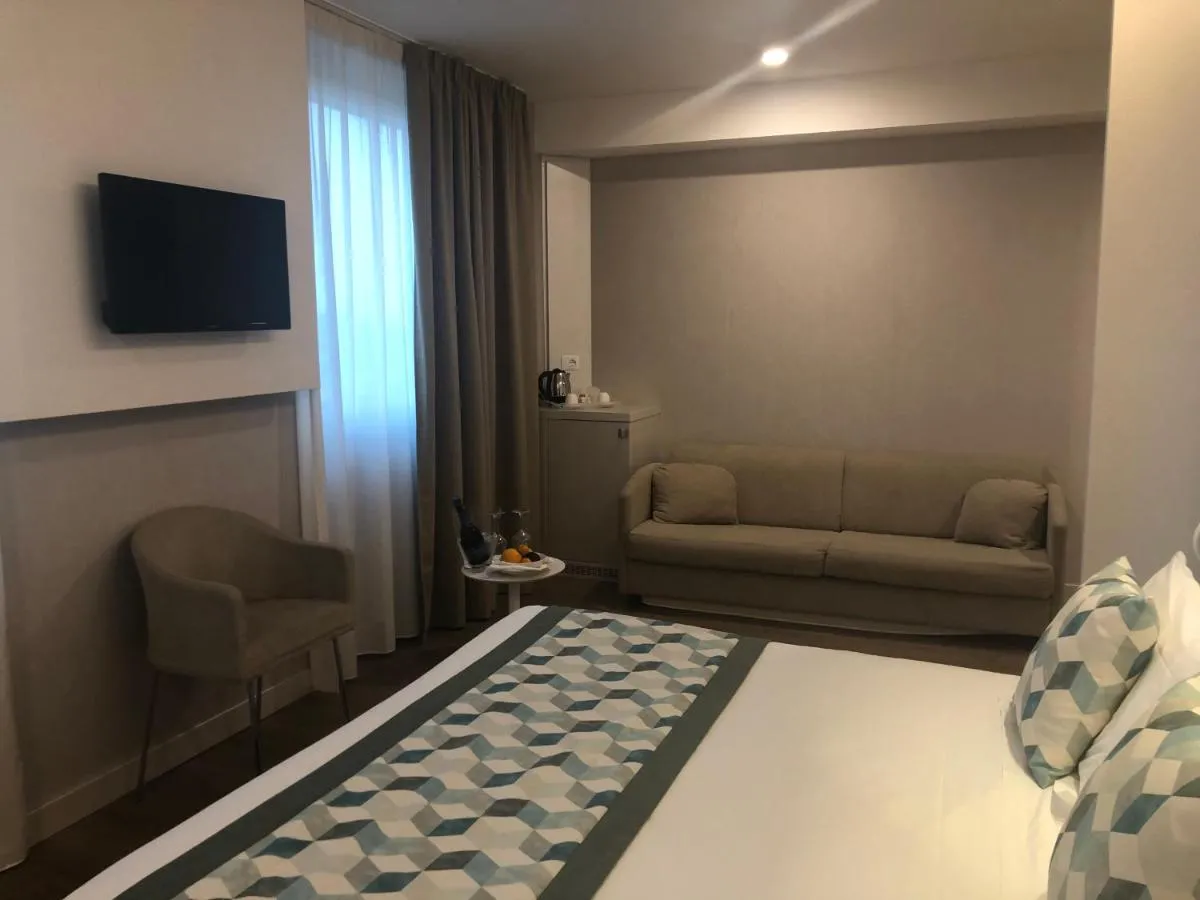Image 4 of Ark Hotel