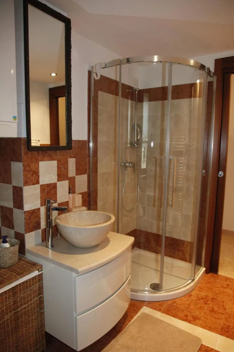 Image 6 of Centre 2 bedroom Flat