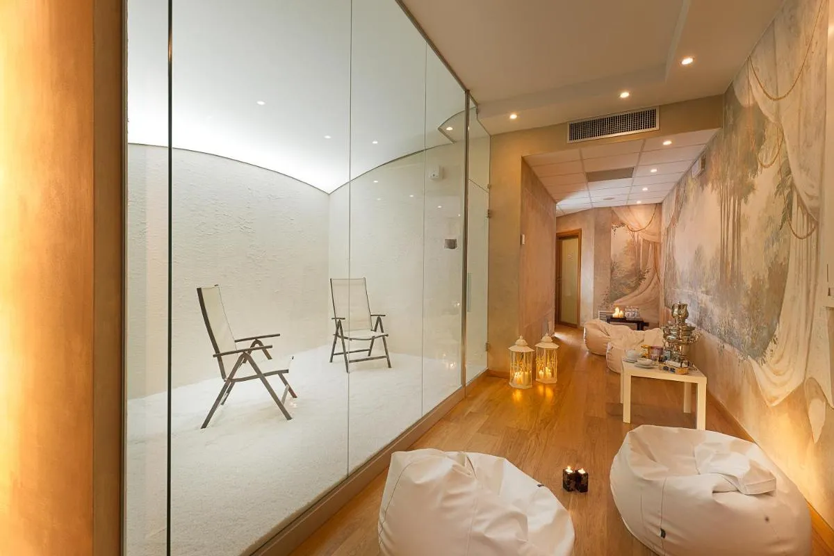 Image 2 of Gallery Room