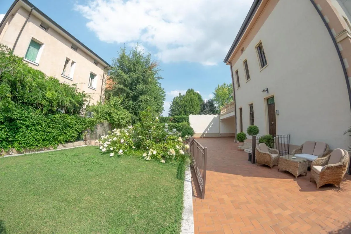 Image 5 of Juliet House