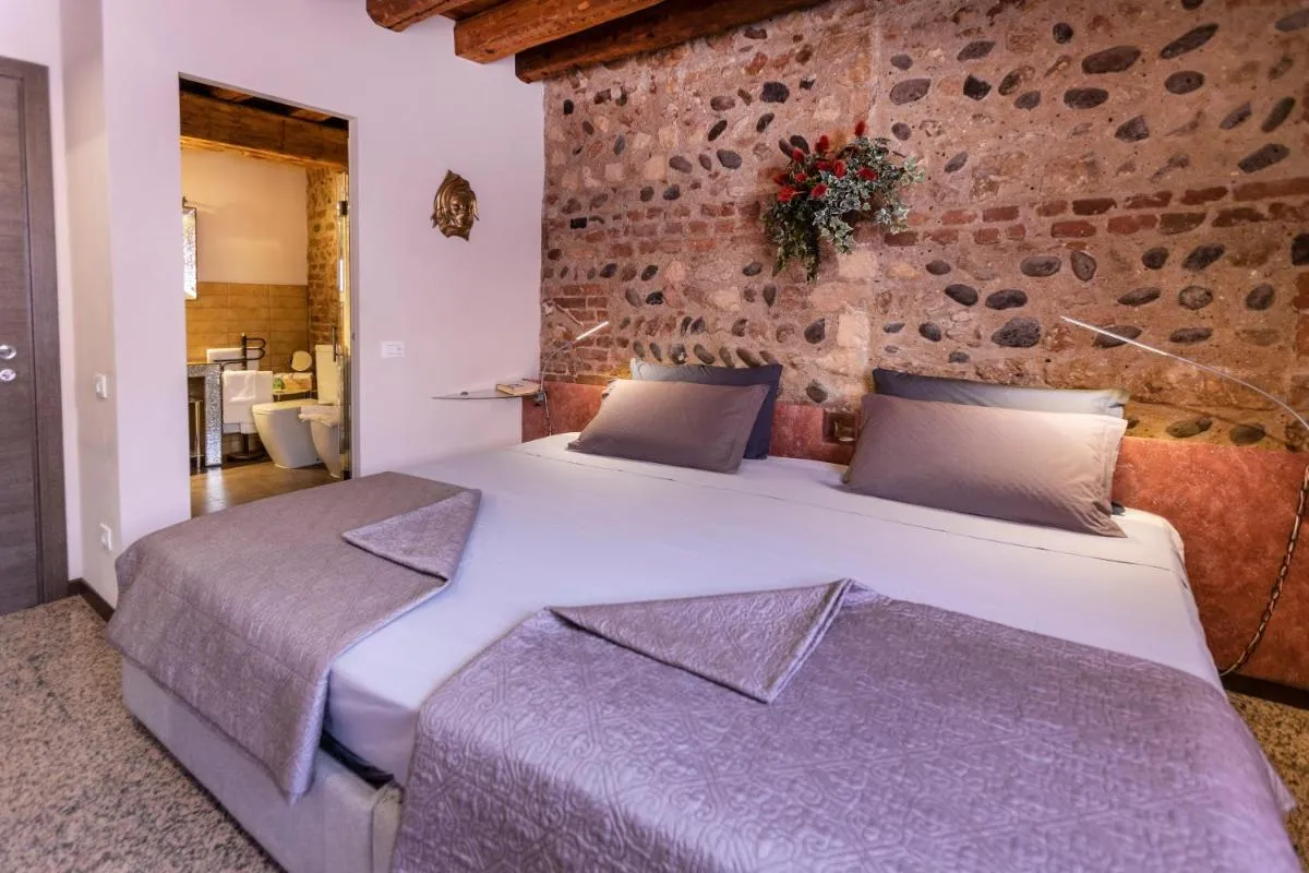 Image 4 of La Bella Verona Wine Suite