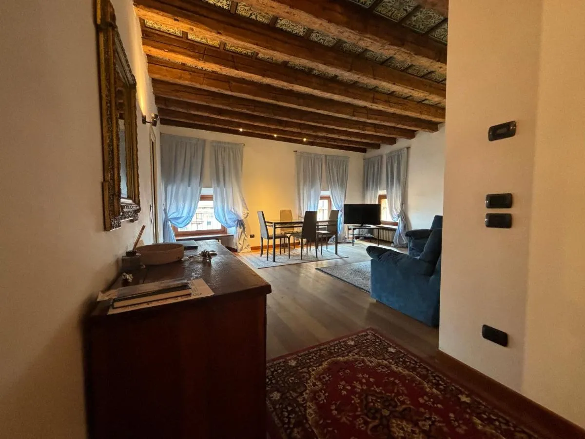 Image 1 of Piazza Erbe Lodge