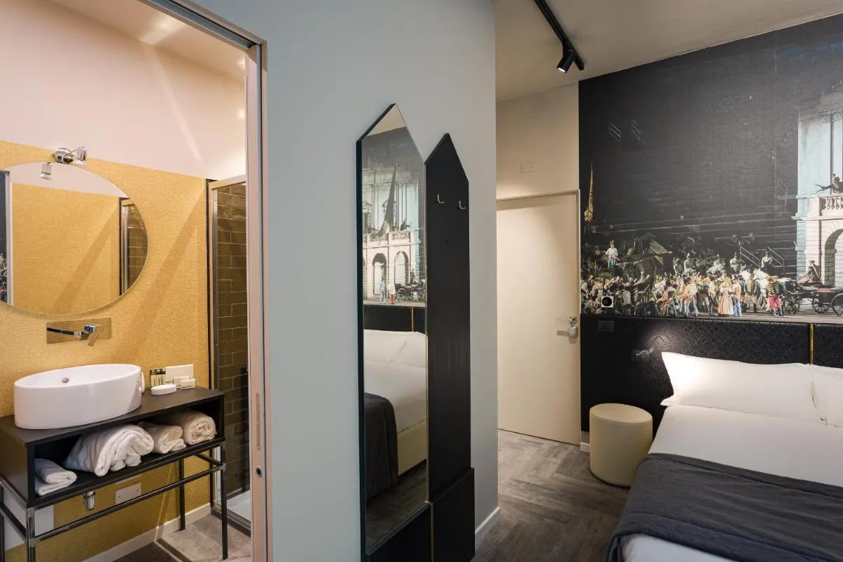 Image 2 of Theatrum Rooms and Suite