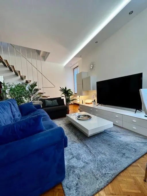 Image 2 of attico ARENA,200mq[NETFLIX-WIFI-AIR CONDITIONING]