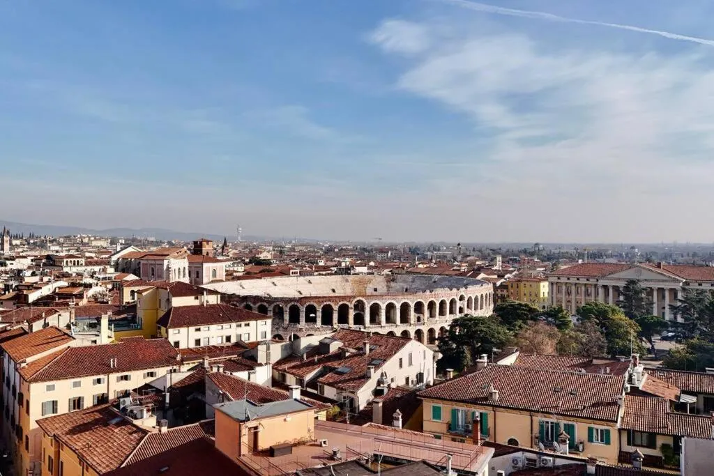 Image 1 of attico ARENA,200mq[NETFLIX-WIFI-AIR CONDITIONING]
