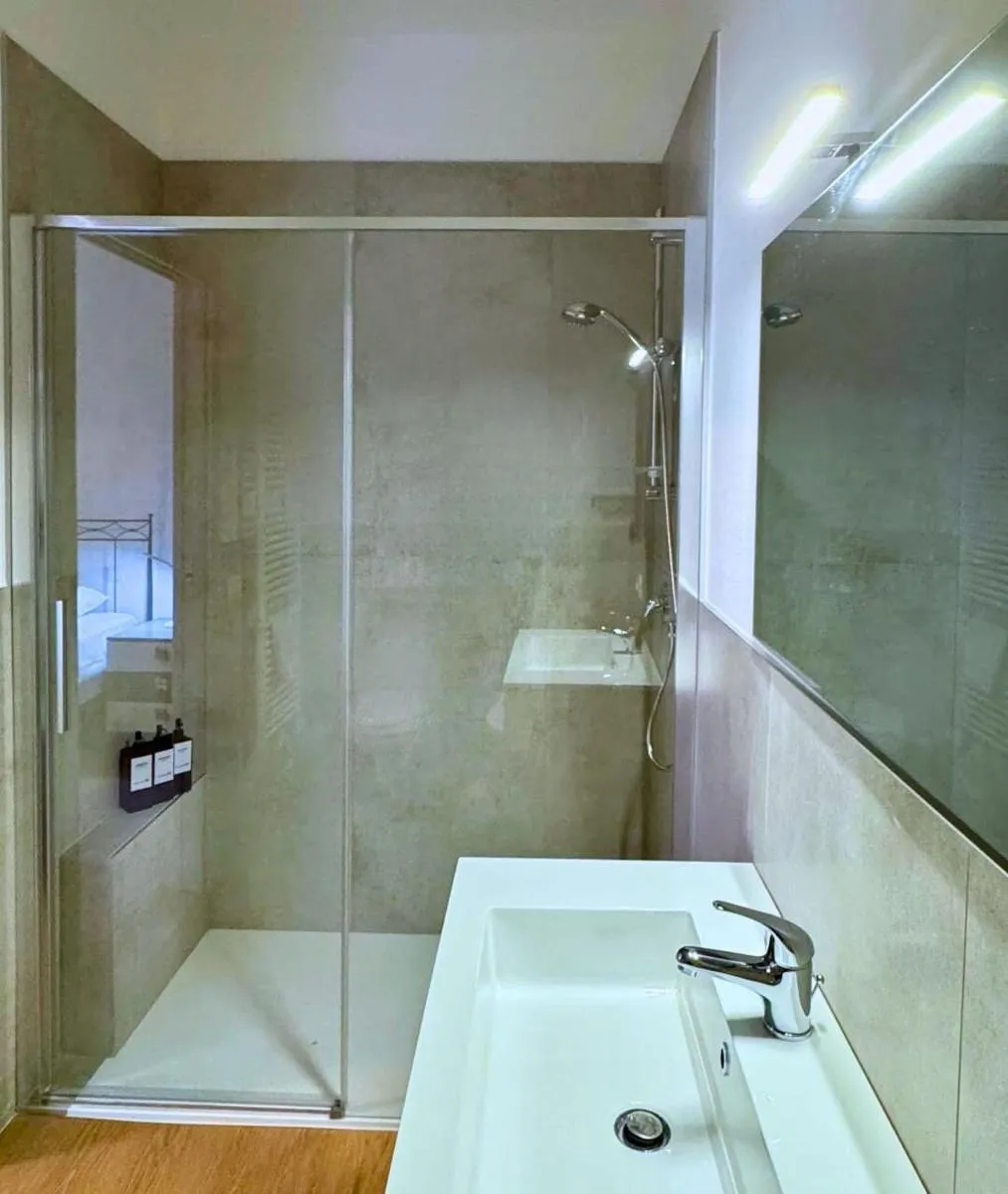 Image 6 of 3 Rooms – 3 Bath – Bright Modern Apartment