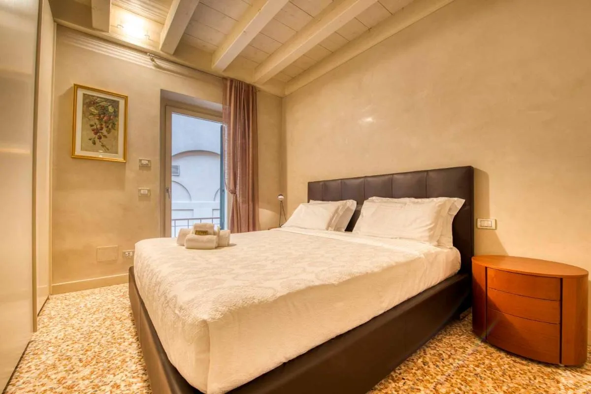 Image 2 of ApartmentsArena – Suite Mercatorum – Piazza Erbe