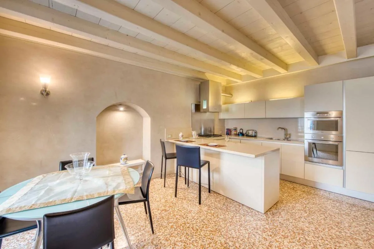 Image 4 of ApartmentsArena – Suite Mercatorum – Piazza Erbe