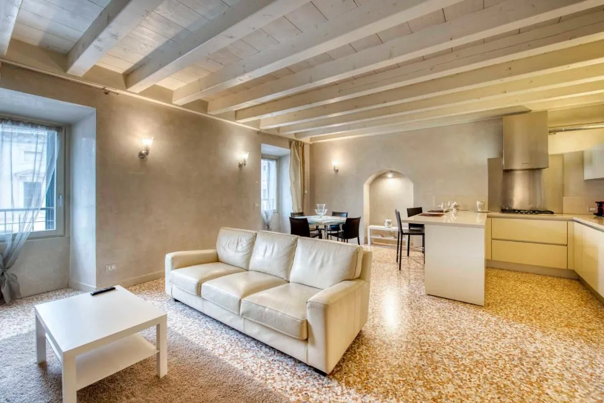 Image 5 of ApartmentsArena – Suite Mercatorum – Piazza Erbe