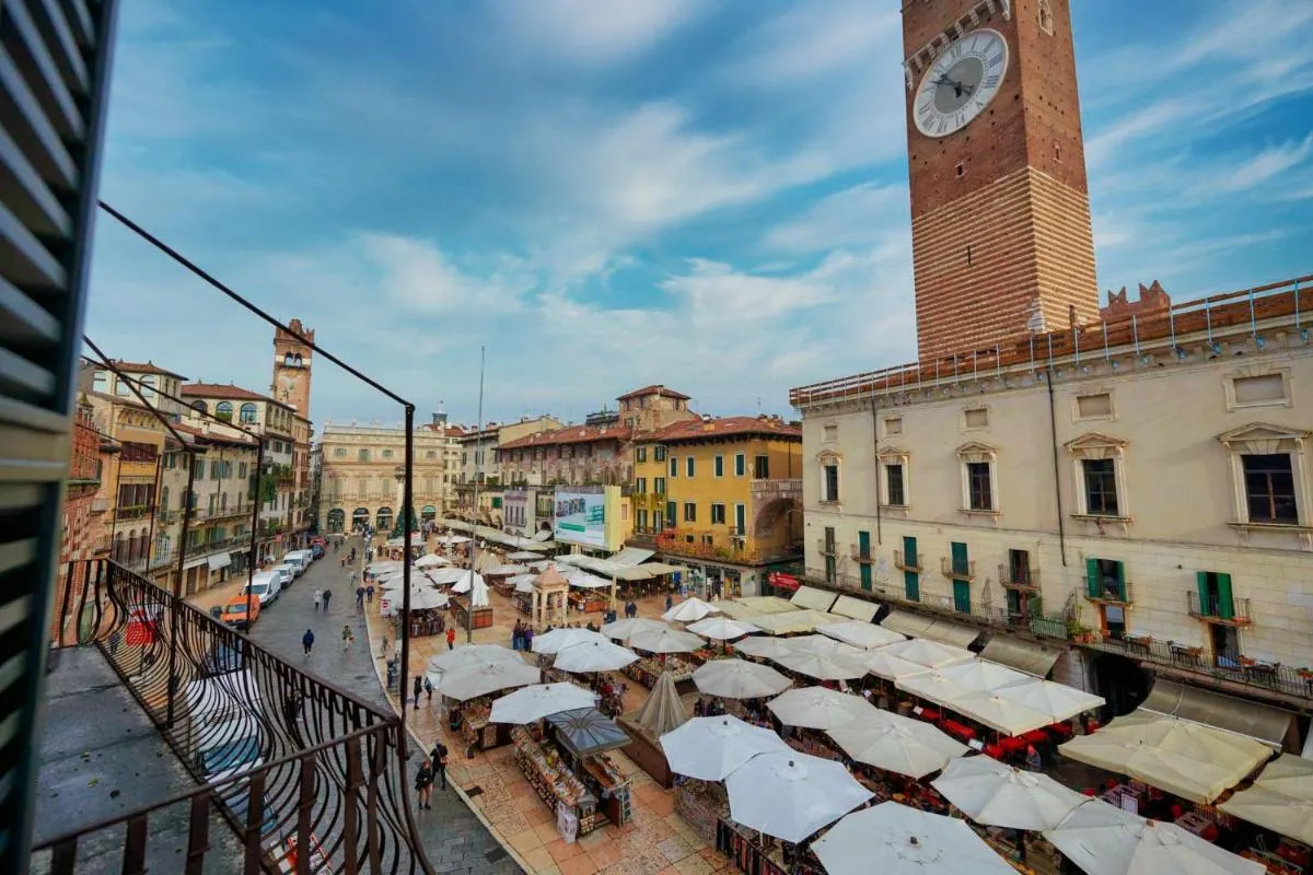 Image 6 of ApartmentsArena – Suite Mercatorum – Piazza Erbe