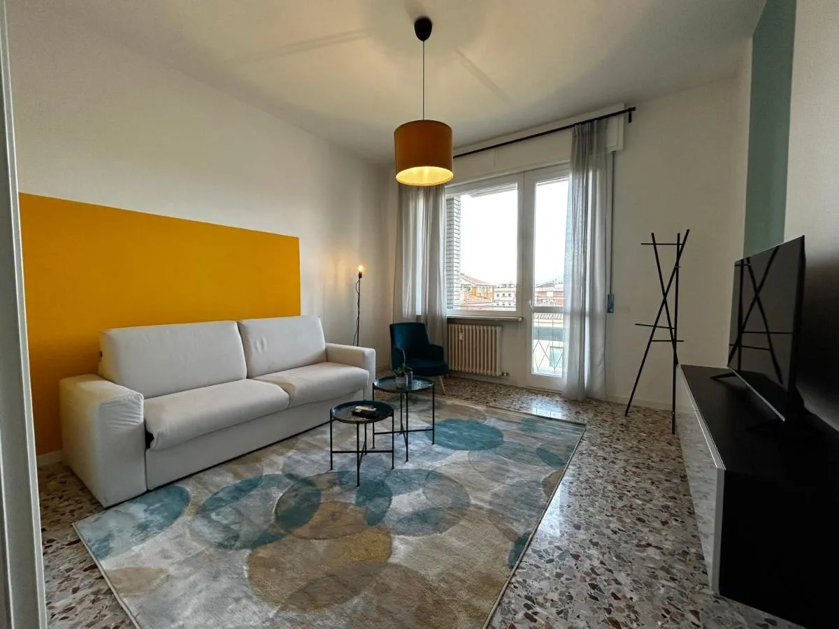 Image 4 of Big House-Private parking-12″ walk from the ARENA