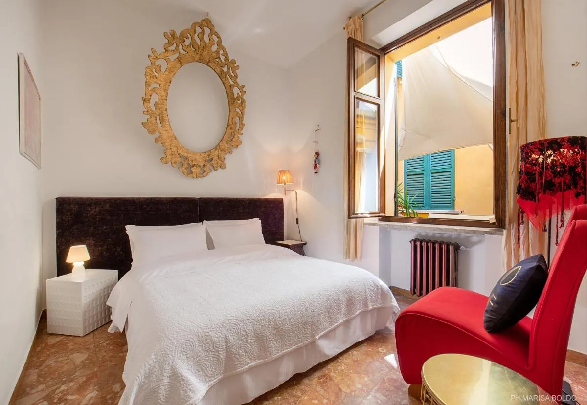 Image 2 of Billie’s Flat RED – art & design apt in Verona historic centre