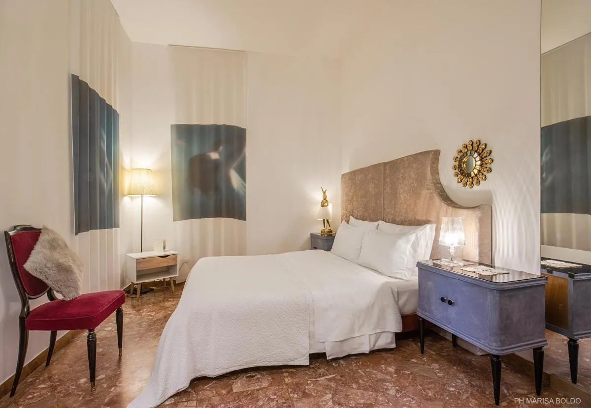 Image 3 of Billie’s Flat RED – art & design apt in Verona historic centre