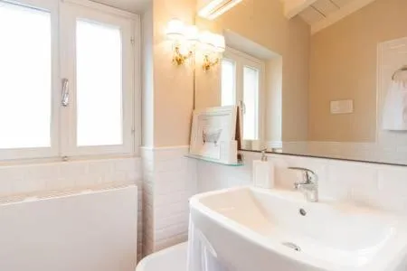 Image 2 of Di punto in bianco home