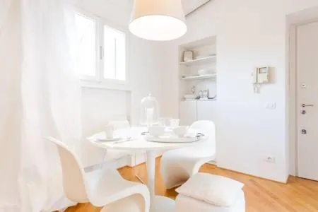 Image 3 of Di punto in bianco home