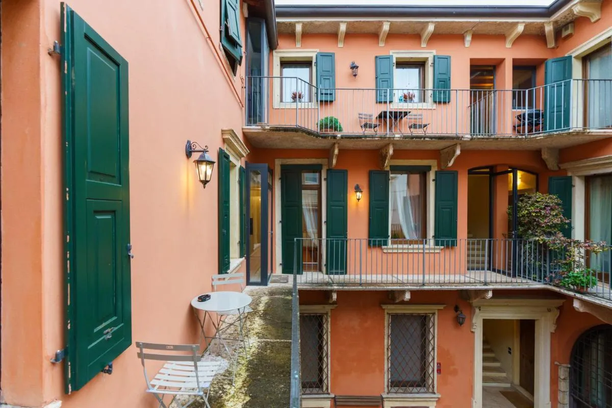 Image 5 of Domus Verona – Elegante Residenza Satiro