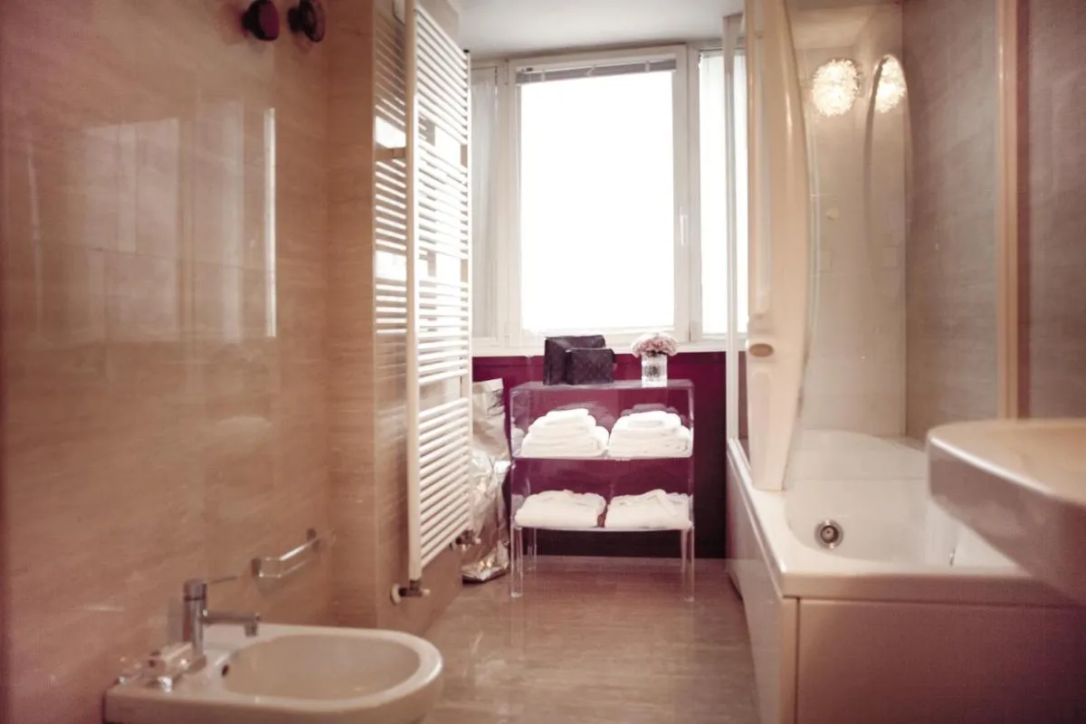 Image 2 of Il Garofano Rosa