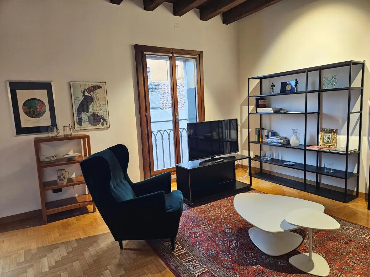 Image 2 of Interno gavi
