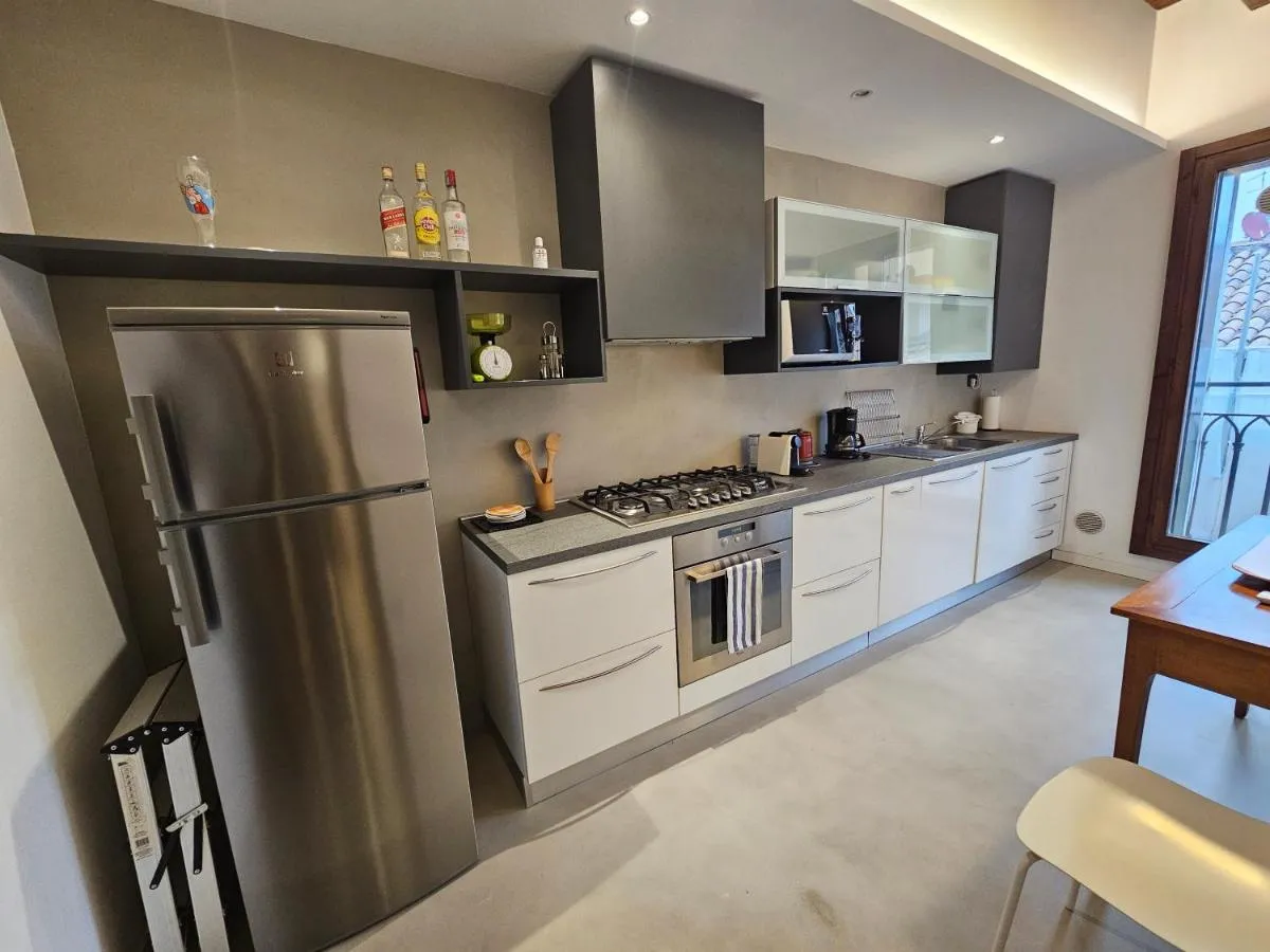 Image 1 of Interno gavi