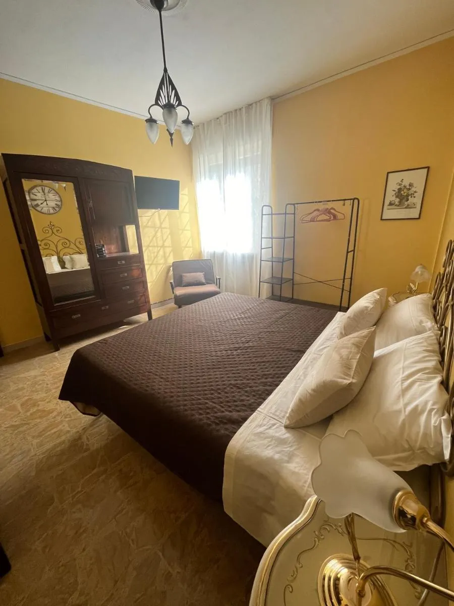 Image 4 of La Lírica home