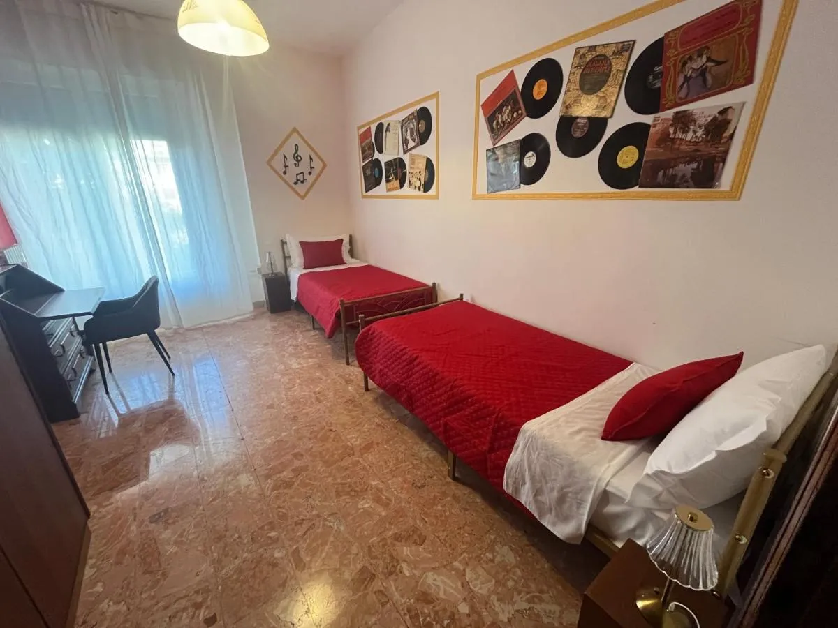 Image 5 of La Lírica home
