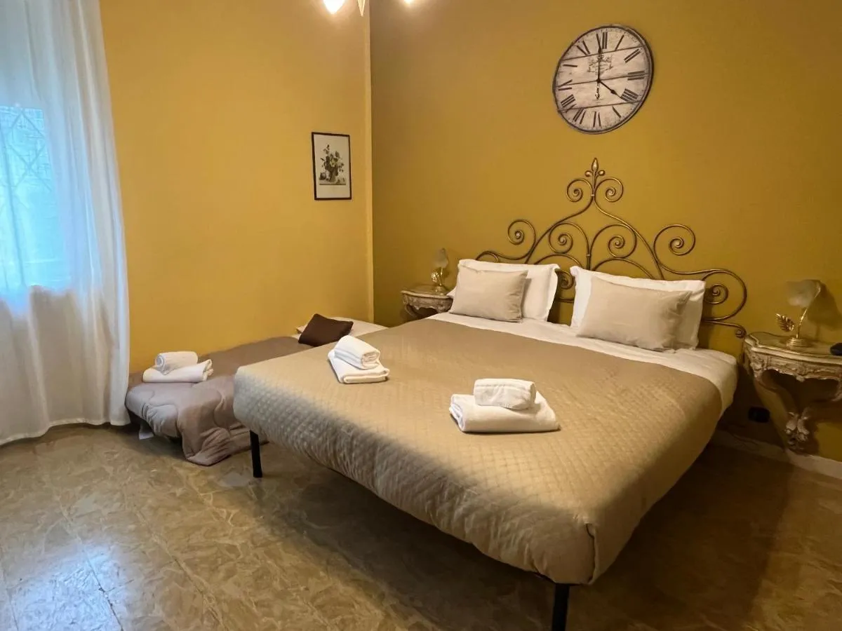 Image 2 of La Lírica home