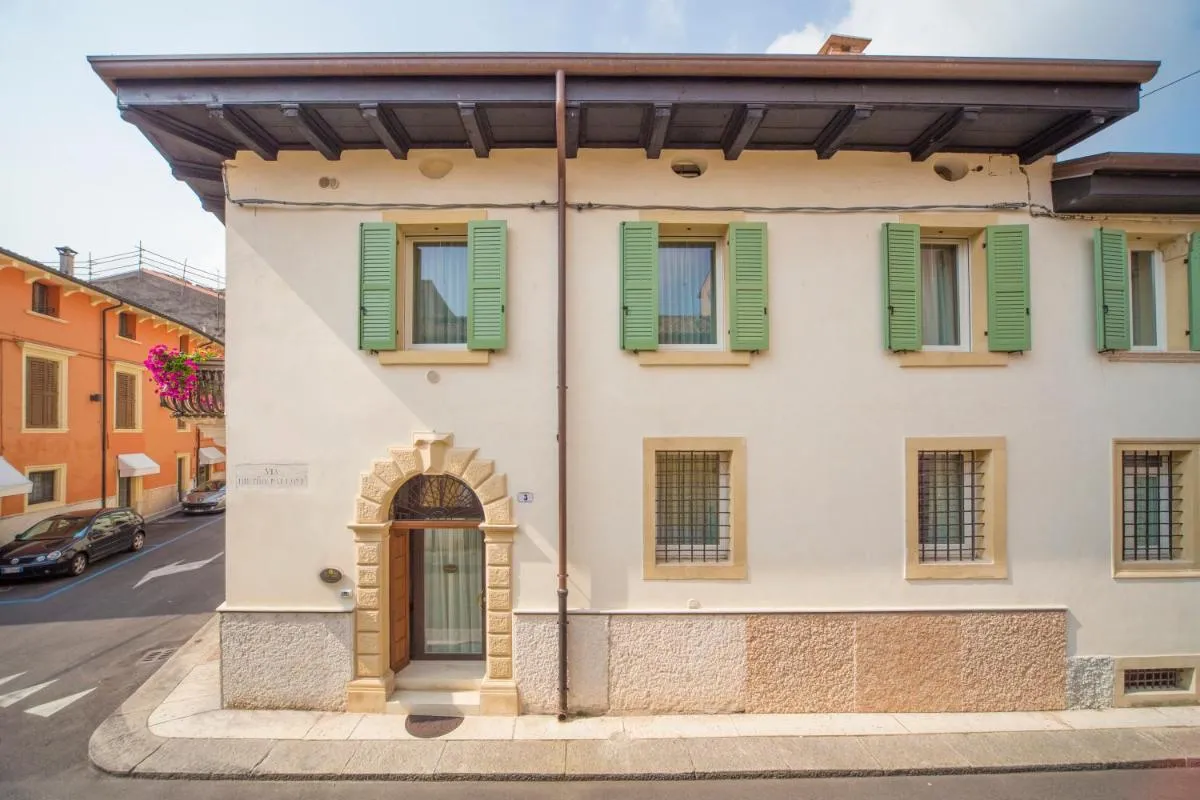 Image 5 of Lady Capulet Apartments