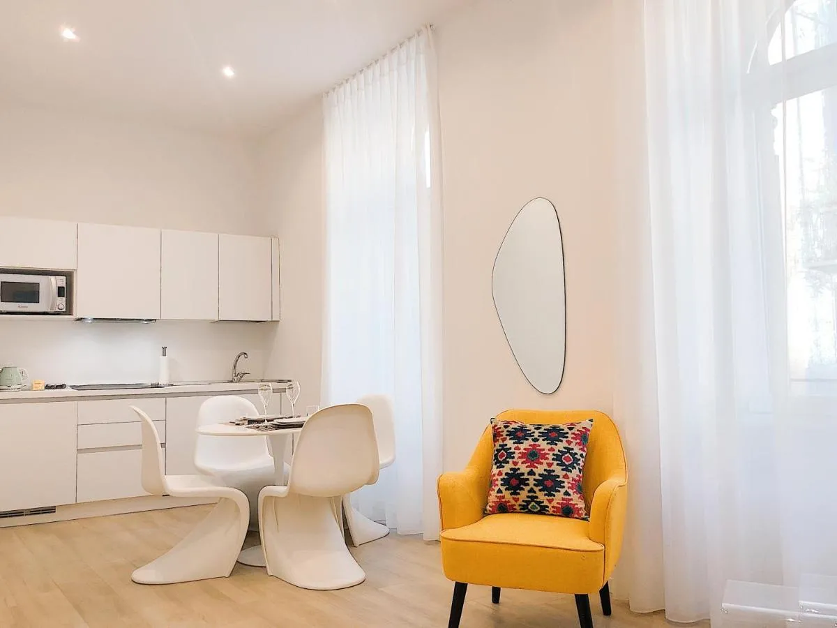Image 3 of Leoncino Suite