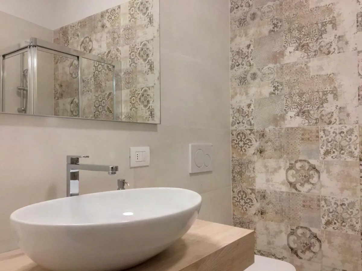 Image 2 of Leoncino Suite