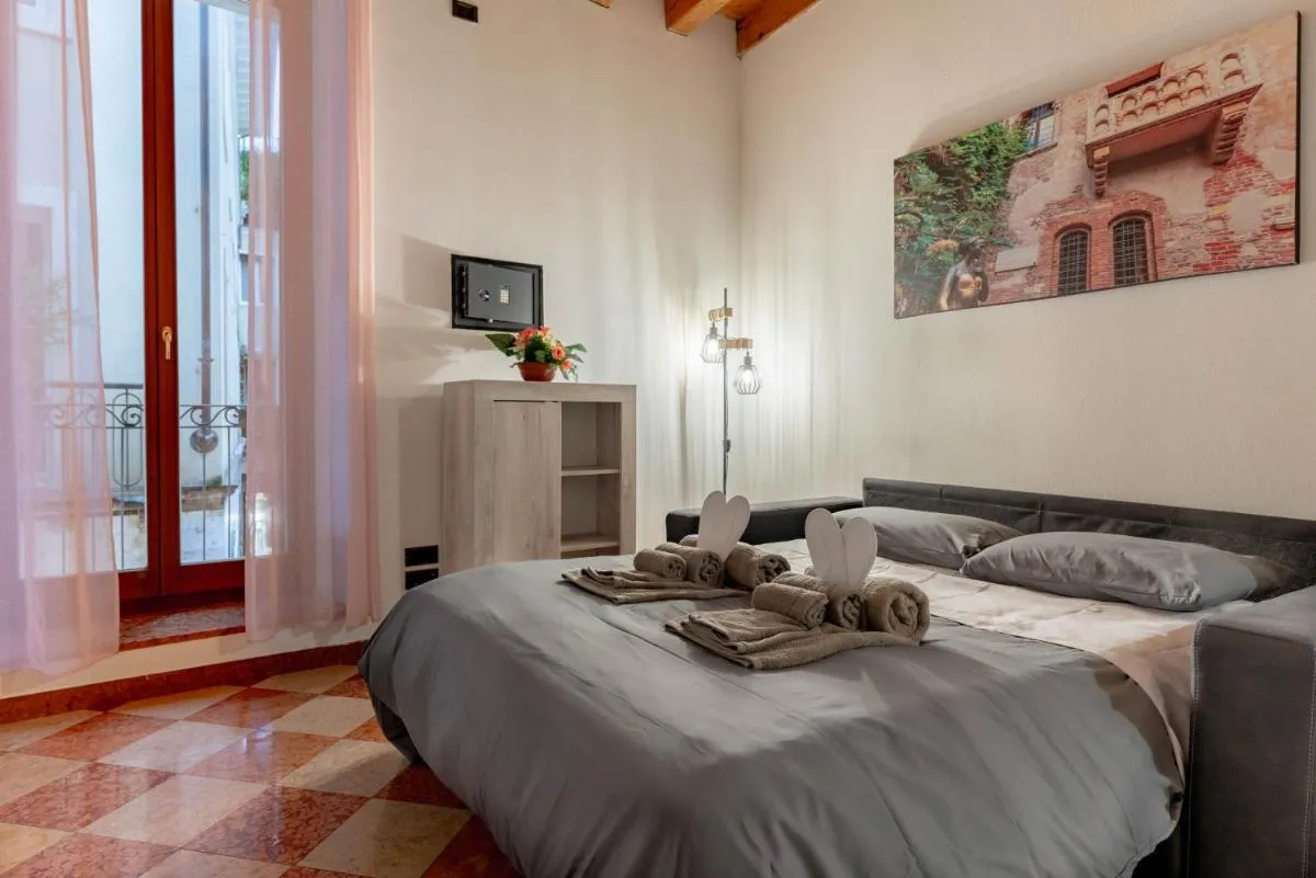 Image 6 of -Near Arena & Giuletta- Pet Friendly Mazzini Palace