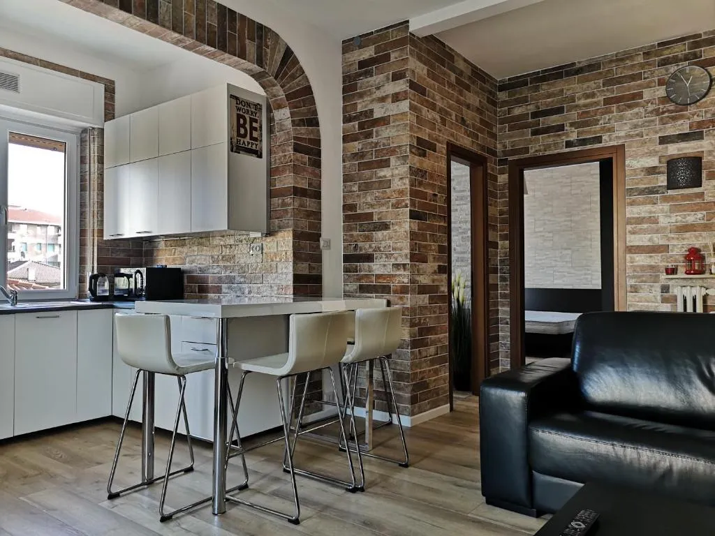 Image of Queen East Verona apartments