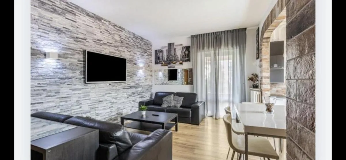 Image 4 of Queen East Verona apartments