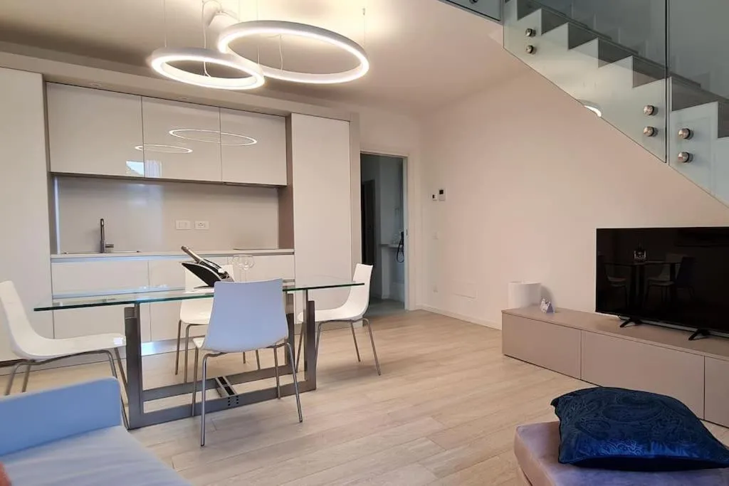 Image 2 of Queen Verona Luxury Apartment