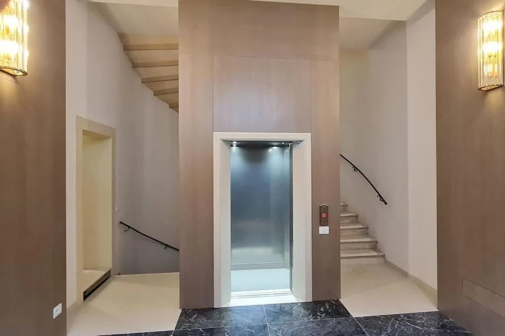Image 1 of Queen Verona Luxury Apartment