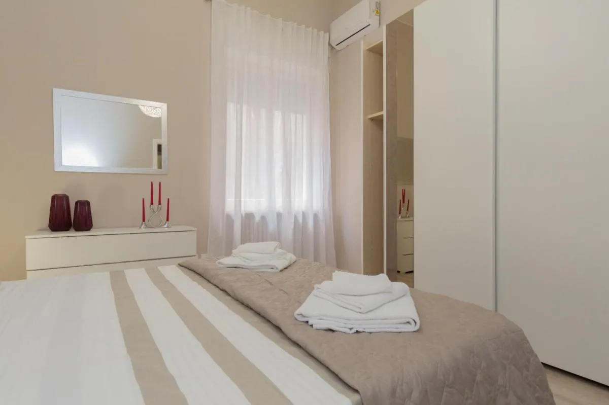Image 5 of Romantic House 369