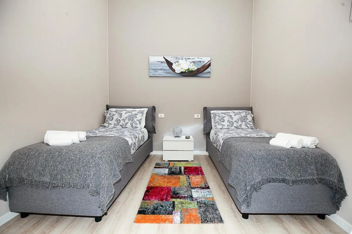 Image 2 of Romantic House 369
