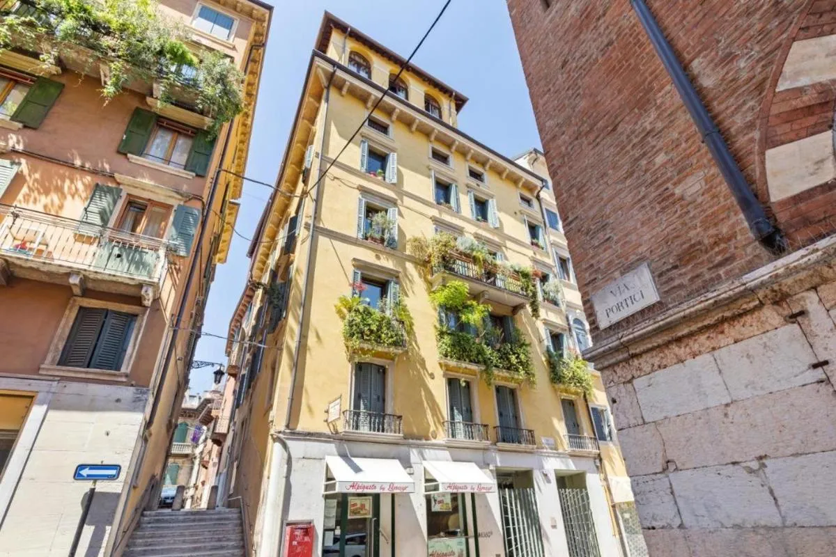 Image 5 of Verona Centro Piazza Erbe