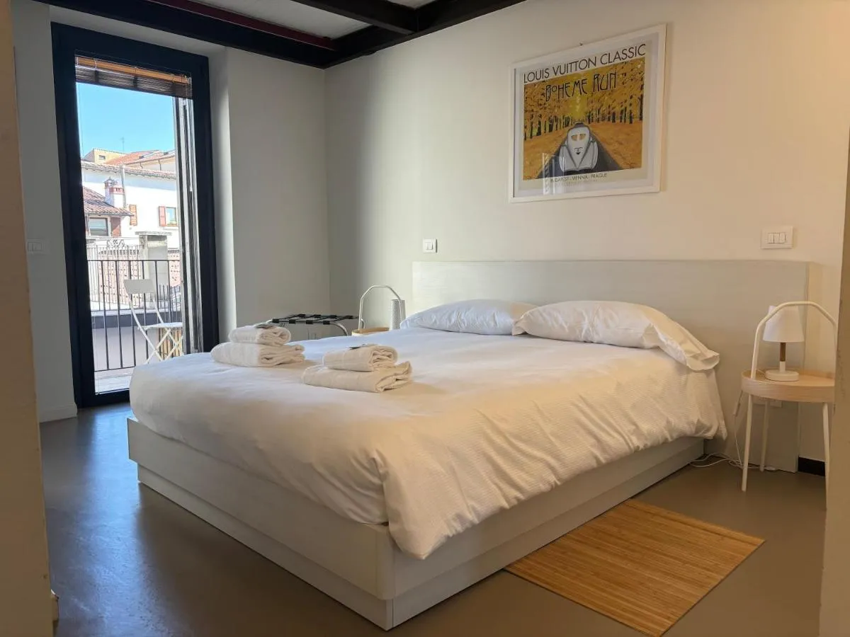 Image 1 of VeronaJourneys