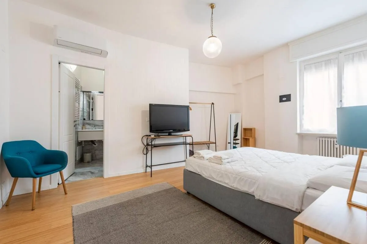 Image 4 of Vicolo Leoni 2BRD apartment