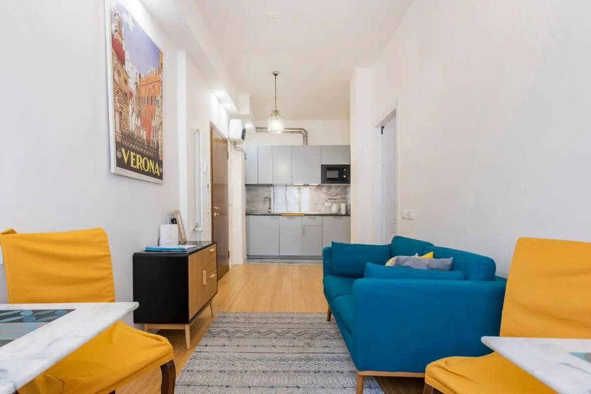 Image 3 of Vicolo Leoni 2BRD apartment