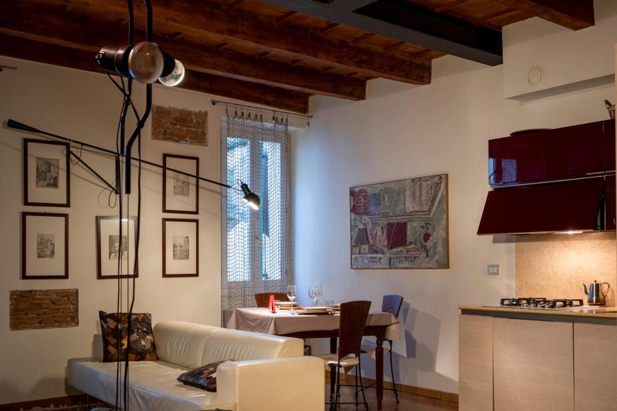 Image 2 of Ai Cinque Archi