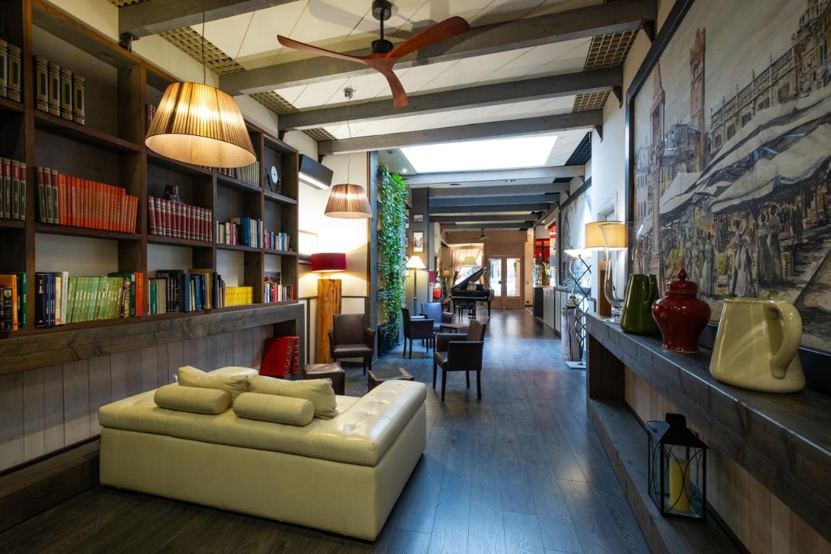 Image 3 of Hotel Italia