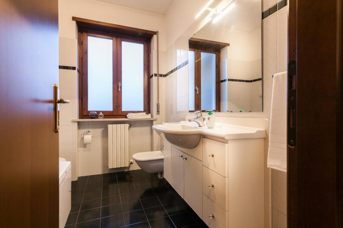Image 2 of Verona Expo Suite