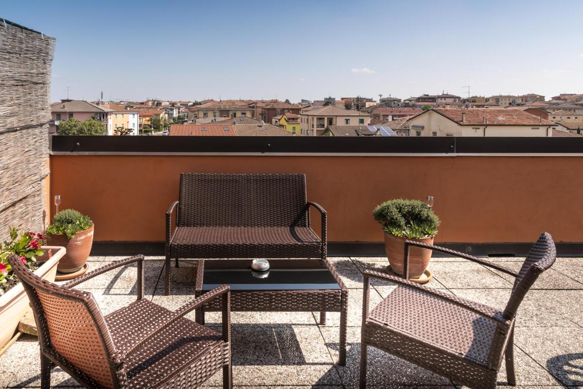 Image 5 of Verona Expo Suite
