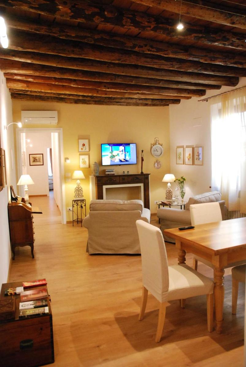 Image 4 of Wallace Luxury Home